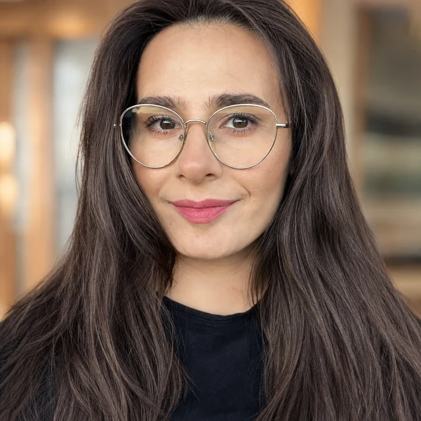 Andreea Dumitrescu, trainer certified by Romania's Ministry of Labour and Ministry of Education